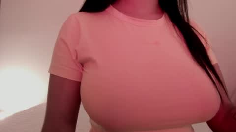 Snapshot of emilia_ghendle chatting on February 2025 05:48:01 PM Emilia Big Boobs online show from February 2025 05:48:01 PM