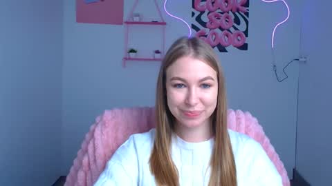 Snapshot of emilia_ilia chatting on November 2025 06:46:01 AM Emilia online show from November 2025 06:46:01 AM