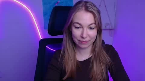 Snapshot of emilia_ilia chatting on November 2025 12:49:01 PM Emilia online show from November 2025 12:49:01 PM