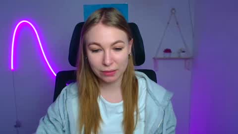 Snapshot of emilia_ilia chatting on February 2026 12:24:02 PM Emilia online show from February 2026 12:24:02 PM