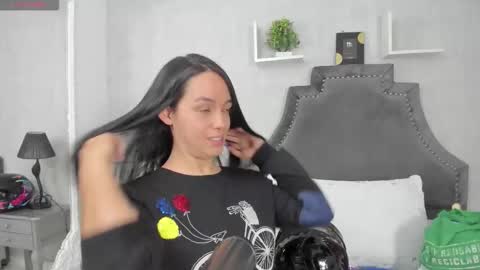 Snapshot of emiliarose_ chatting on November 2025 09:24:02 PM EmiliaRose online show from November 2025 09:24:02 PM