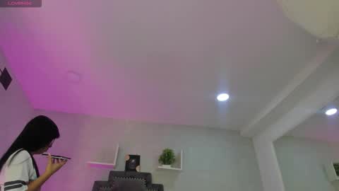 Snapshot of emiliarose_ chatting on November 2025 08:36:02 PM EmiliaRose online show from November 2025 08:36:02 PM