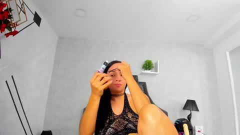 Snapshot of emiliarose_ chatting on November 2025 08:52:01 PM EmiliaRose online show from November 2025 08:52:01 PM