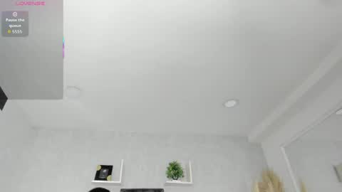 Snapshot of emiliarose_ chatting on April 2026 09:24:01 PM EmiliaRose online show from April 2026 09:24:01 PM