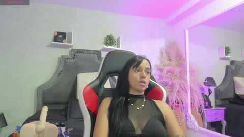 Snapshot of emiliarose_ chatting on May 2026 09:31:02 PM EmiliaRose online show from May 2026 09:31:02 PM