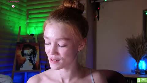 Snapshot of emiliyafox chatting on November 2025 06:45:02 AM Emi online show from November 2025 06:45:02 AM