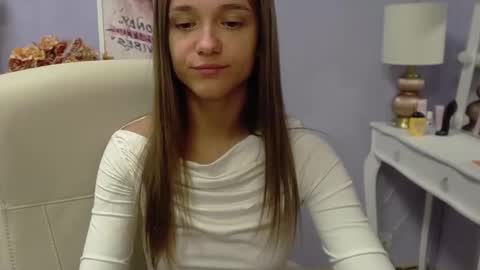 Emilly online show from November 2025 07:52:01 AM