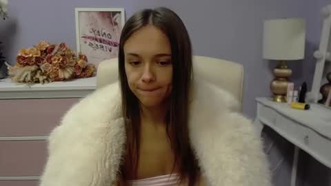 Emilly online show from November 2025 07:52:02 AM