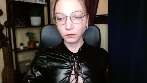 Emilly online show from February 2026 07:04:02 AM