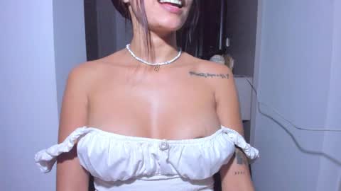 Snapshot of emillyhils1 chatting on May 2026 01:34:02 AM emilly online show from May 2026 01:34:02 AM