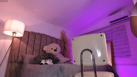 Snapshot of emily_____ chatting on March 2026 02:06:02 AM emily valentina online show from March 2026 02:06:02 AM