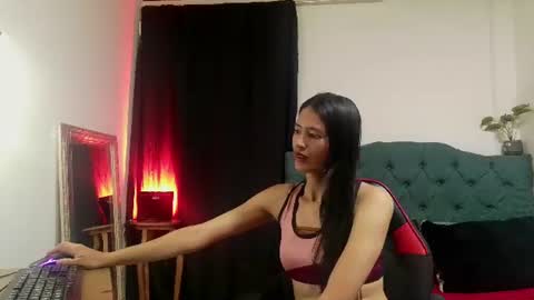 Snapshot of emily___rouse chatting on August 2026 09:06:01 PM emily___rouse online show from August 2026 09:06:01 PM