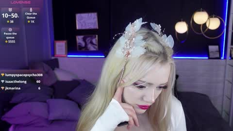 Snapshot of emily_air chatting on December 2024 12:35:02 AM Emily online show from December 2024 12:35:02 AM