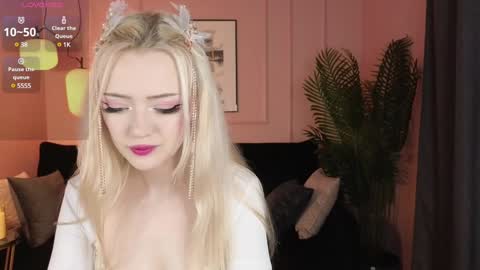 Snapshot of emily_air chatting on December 2024 01:41:01 PM Emily online show from December 2024 01:41:01 PM