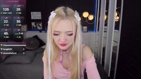 Snapshot of emily_air chatting on December 2024 04:19:01 AM Emily online show from December 2024 04:19:01 AM