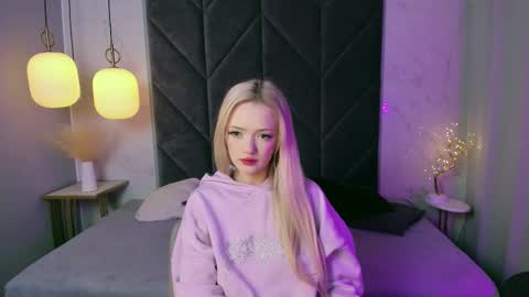 Snapshot of emily_air chatting on September 2025 03:39:02 PM Emily online show from September 2025 03:39:02 PM