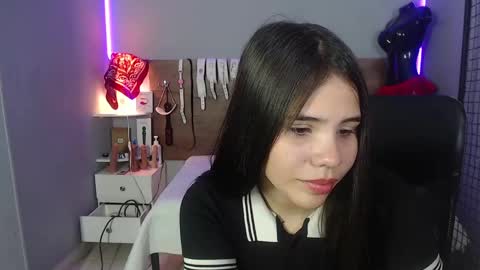 Snapshot of emily_beltonn chatting on December 2024 08:22:01 PM              online show from December 2024 08:22:01 PM