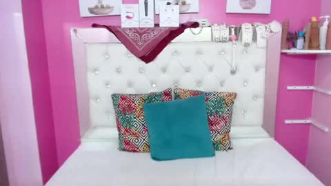 Snapshot of emily_beltonn chatting on December 2024 12:32:02 AM              online show from December 2024 12:32:02 AM