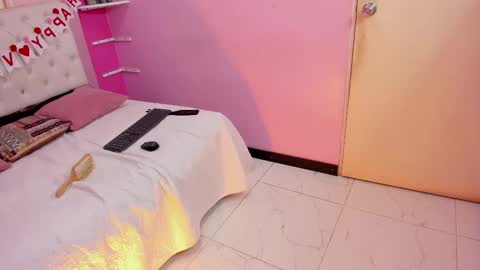 Snapshot of emily_beltonn chatting on February 2025 09:43:02 PM              online show from February 2025 09:43:02 PM