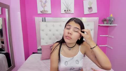 Snapshot of emily_beltonn chatting on February 2025 02:35:02 PM              online show from February 2025 02:35:02 PM