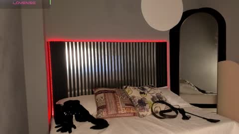 Snapshot of emily_beltonn chatting on October 2025 08:22:01 PM              online show from October 2025 08:22:01 PM