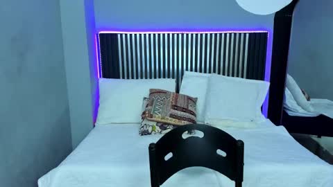 Snapshot of emily_beltonn chatting on October 2025 07:45:02 PM              online show from October 2025 07:45:02 PM