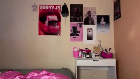 Emily online show from November 2025 10:06:01 AM