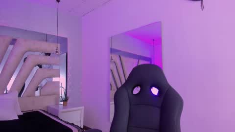 Emily online show from October 2025 10:48:01 AM