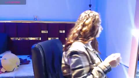 emily fox 3 online show from November 2025 12:18:02 PM