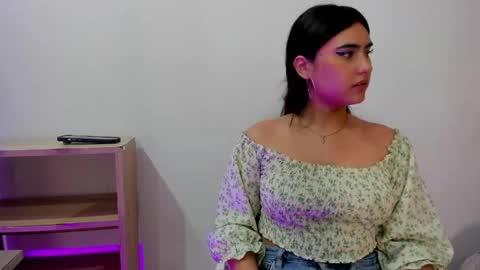 emily fox 3 online show from May 2026 07:00:01 PM