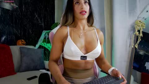 Snapshot of emily_foxx01 chatting on October 2025 08:38:01 PM Emily foxx01 online show from October 2025 08:38:01 PM