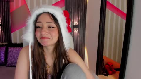 Snapshot of emily_layton chatting on March 2025 07:10:02 PM Emily online show from March 2025 07:10:02 PM