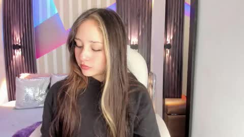 Snapshot of emily_layton chatting on October 2025 02:47:02 PM Emily online show from October 2025 02:47:02 PM