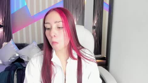 Snapshot of emily_layton chatting on November 2025 03:01:02 PM Emily online show from November 2025 03:01:02 PM