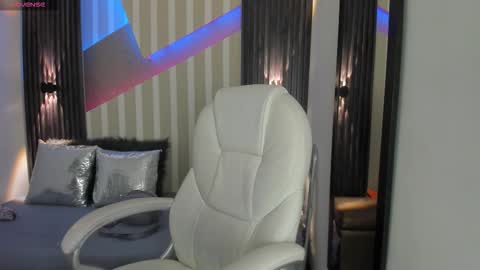 Snapshot of emily_layton chatting on November 2025 04:55:01 PM Emily online show from November 2025 04:55:01 PM