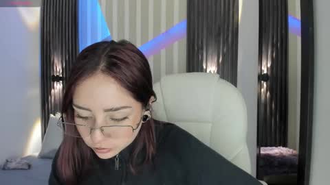 Snapshot of emily_layton chatting on December 2025 03:06:01 PM Emily online show from December 2025 03:06:01 PM