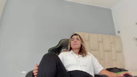 Snapshot of emily_lean_ chatting on January 2025 02:09:02 AM Emi independent model online show from January 2025 02:09:02 AM