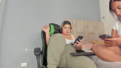 Snapshot of emily_lean_ chatting on January 2025 11:48:01 PM Emi independent model online show from January 2025 11:48:01 PM