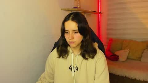 emily_lindey online show from November 2025 03:05:01 AM