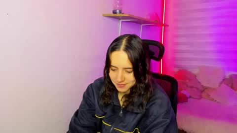 emily_lindey online show from November 2025 03:17:01 AM