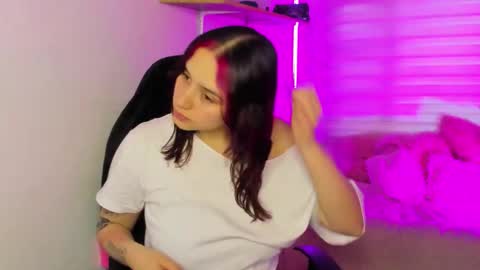 emily_lindey online show from December 2025 11:26:02 AM