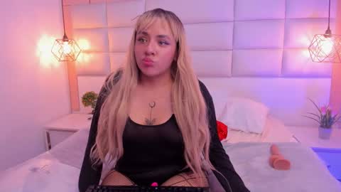 Snapshot of emily_mouns chatting on December 2025 12:51:01 AM Emily online show from December 2025 12:51:01 AM