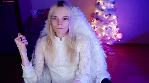 Snapshot of emily_nyaffe chatting on December 2024 09:31:02 PM Lia online show from December 2024 09:31:02 PM