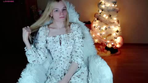 Snapshot of emily_nyaffe chatting on January 2025 12:28:01 AM Lia online show from January 2025 12:28:01 AM