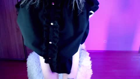 Snapshot of emily_nyaffe chatting on January 2025 11:50:01 PM Lia online show from January 2025 11:50:01 PM