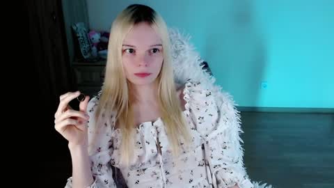 Snapshot of emily_nyaffe chatting on February 2025 02:47:02 PM Lia online show from February 2025 02:47:02 PM