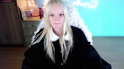 Snapshot of emily_nyaffe chatting on March 2025 02:47:02 AM Lia online show from March 2025 02:47:02 AM