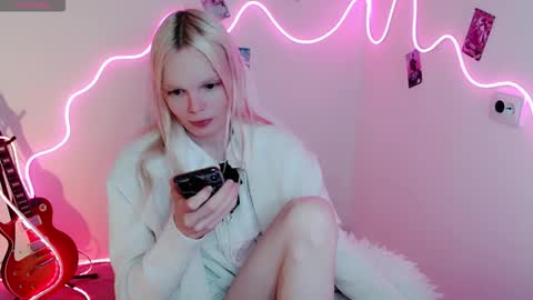 Snapshot of emily_nyaffe chatting on September 2025 09:01:02 AM Lia online show from September 2025 09:01:02 AM