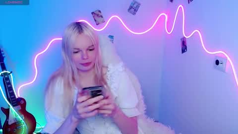 Snapshot of emily_nyaffe chatting on November 2025 03:13:02 PM Lia online show from November 2025 03:13:02 PM