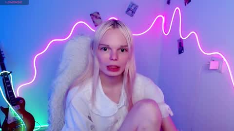 Snapshot of emily_nyaffe chatting on November 2025 01:00:02 PM Lia online show from November 2025 01:00:02 PM